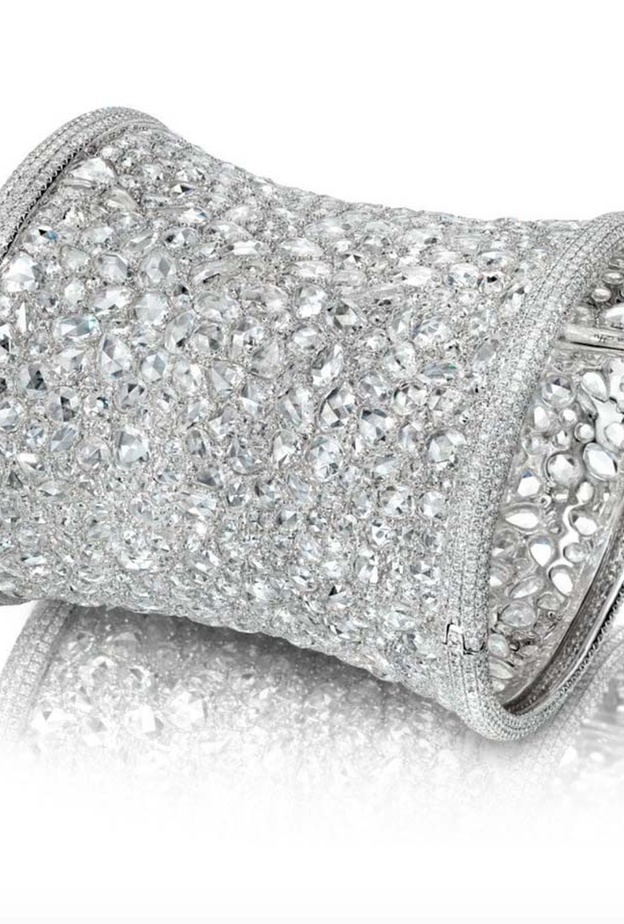 اسوارة من آنا هو