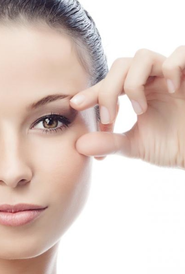 اضرار عملية شد الجفون للتخلص من التجاعيد