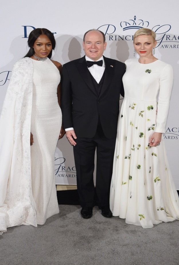 اطلالات النجمات بالوان الابيض