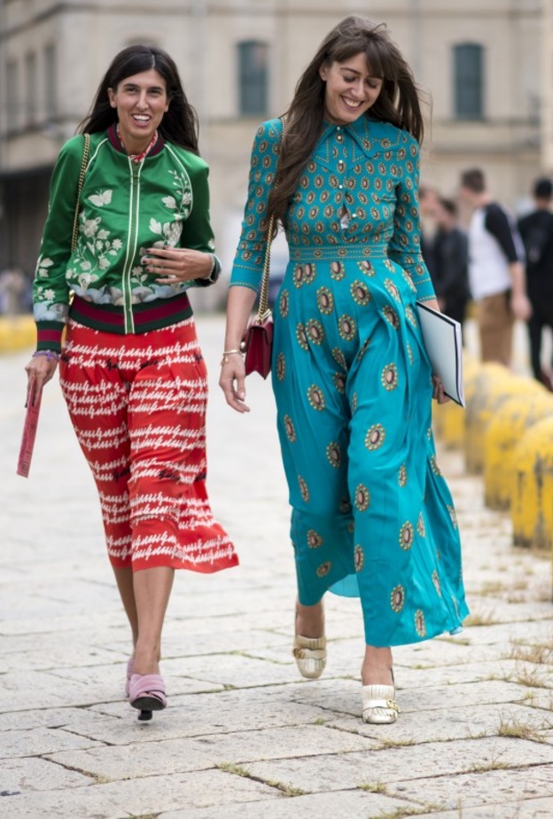 اطلالات مميزة شاهدناها في شوارع ميلانو جمعت بين المط العصري والنمط الكلاسيكي