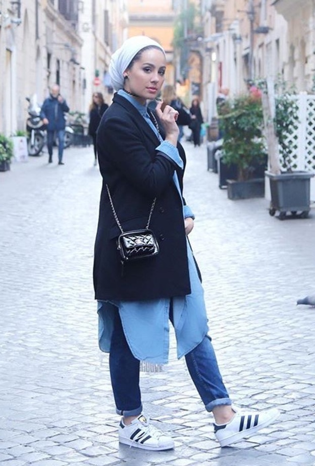 اطلالة انيقة بالجينز للمحجبات من اختيار اسيا 