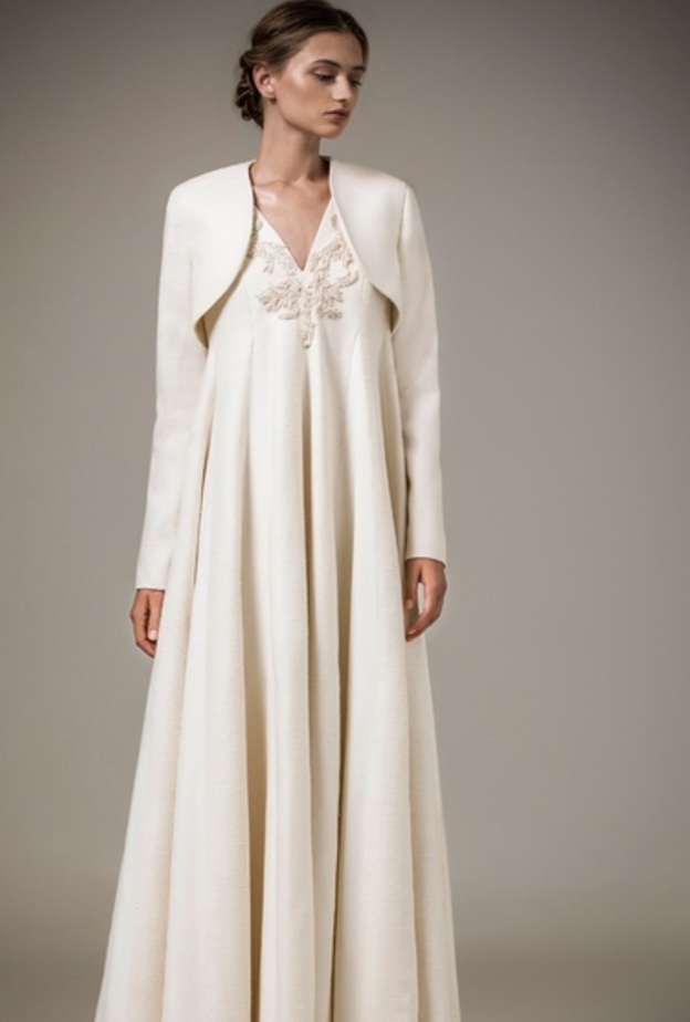 اطلالة راقية و فخمة لخطوبتك في العيد من Aishi Studio