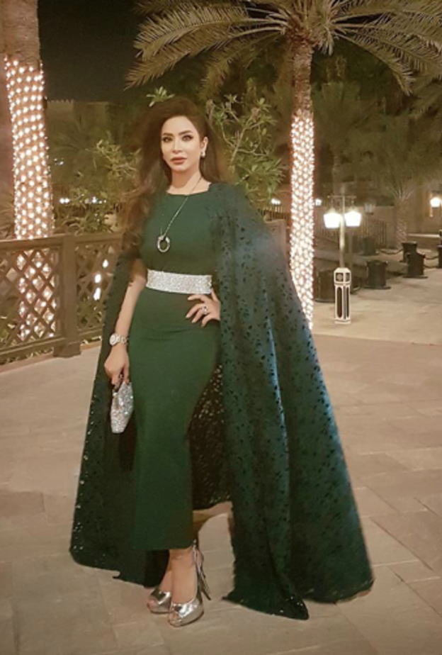 اطلالة فاخرة باللون الزيتي شاهدنا بها لجين عمران