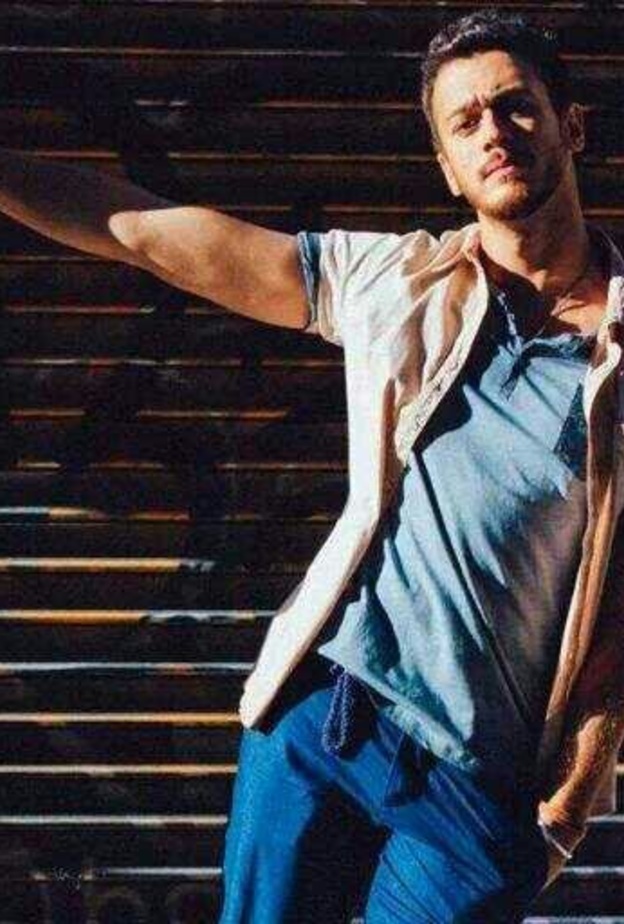 اطلالة كاجوال لسعد المجرد