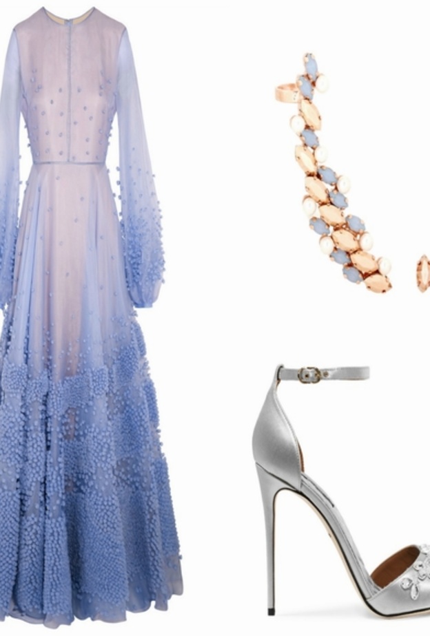 اطلالة مرهفة وفعمة بالأنوثة في درجات الأزرق والفضي الملكي