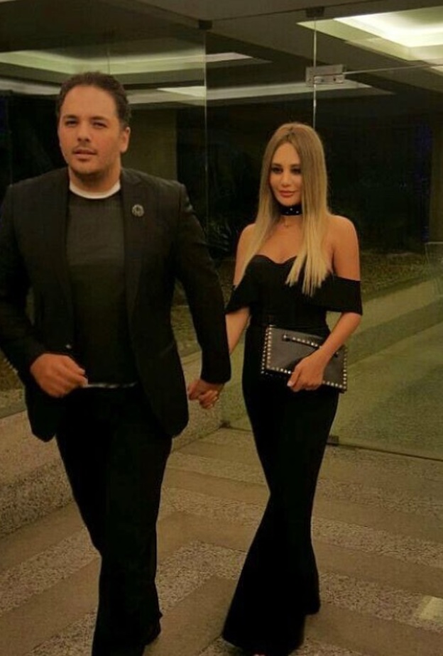 اطلالة مسائية لزوجة رامي عياش داليدا عياش في فستان طويل اسود