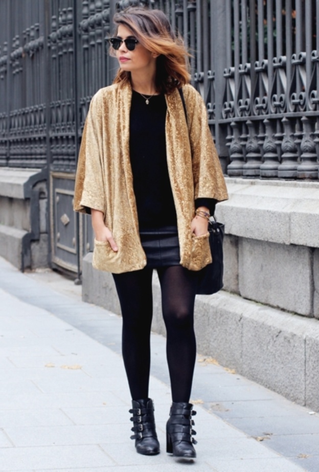 اعتمدي جاكيت من الترتر الذهبي مع اطلالتك الأنيقة باللون الأسود