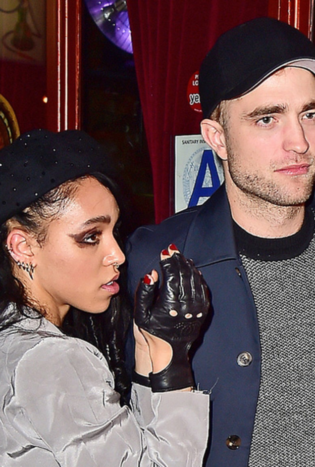 روبرت وخطيبته اف كيه