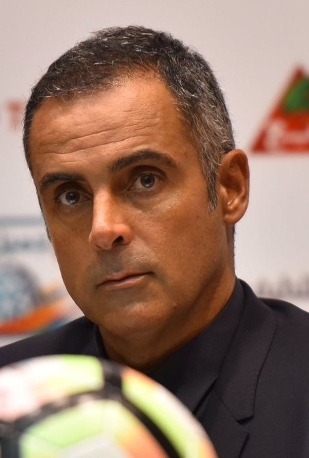 اقالة المدرب البرتغالي جوزيه غوميز