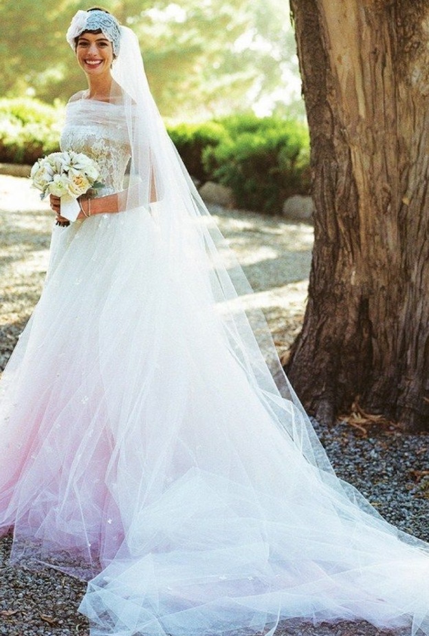 اقامت آن هاثاواي  حفل زفافها في Ventana Inn