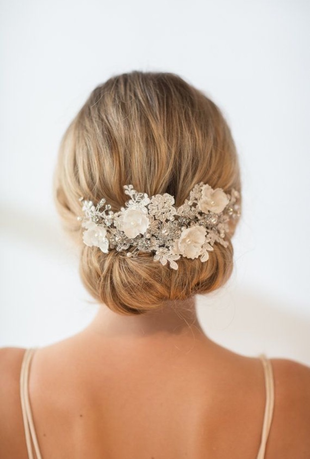 اكسسوار شعر يبرز جمال الشعر من الخلف