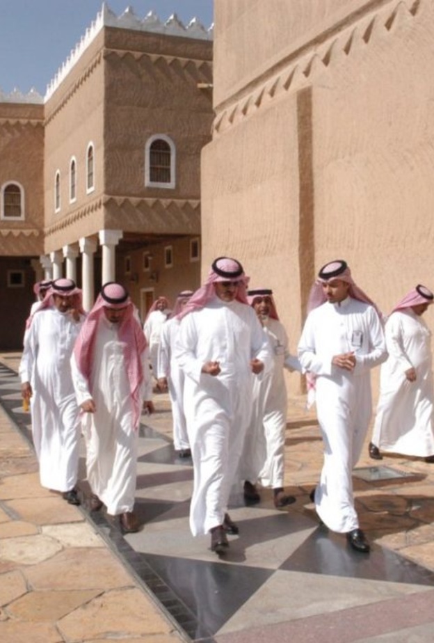 الأمير سلطان يوثق 15 موقع تراثي في السعودية 