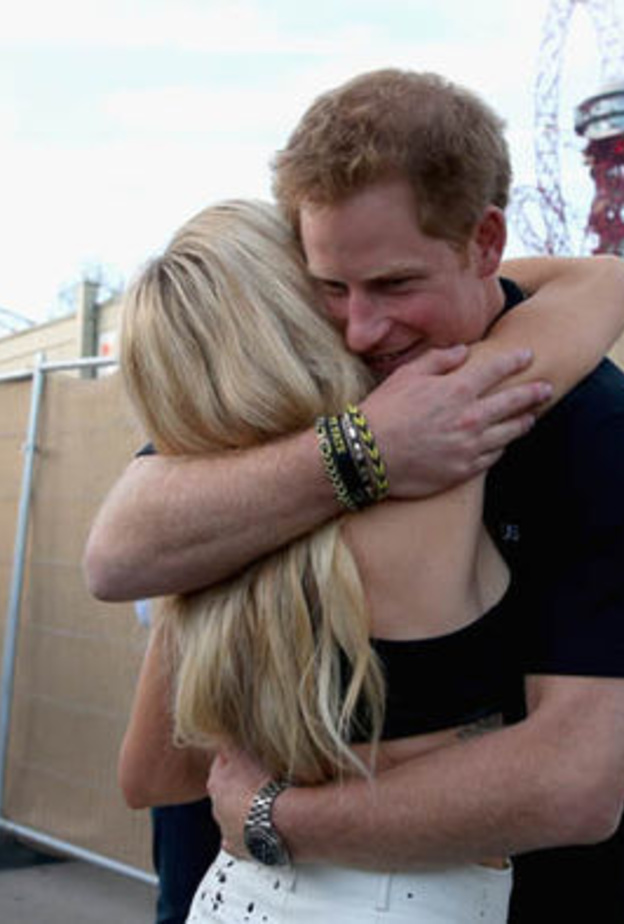 الأمير هاري والمغنية البريطانية إيلي جولدينج