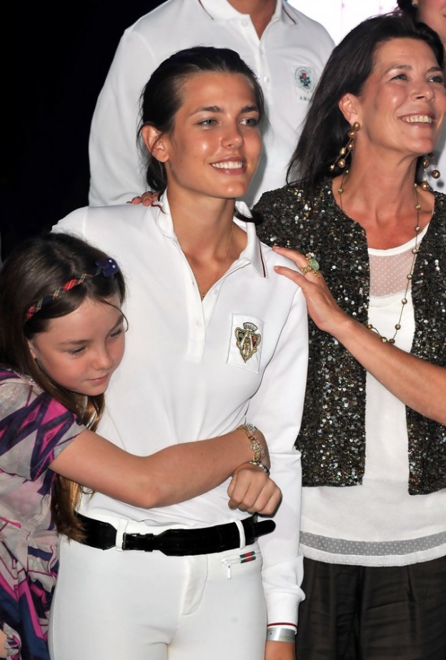 بيير كاسيراجى مع والدته الأميرة كارولين وخاله الأمير البير