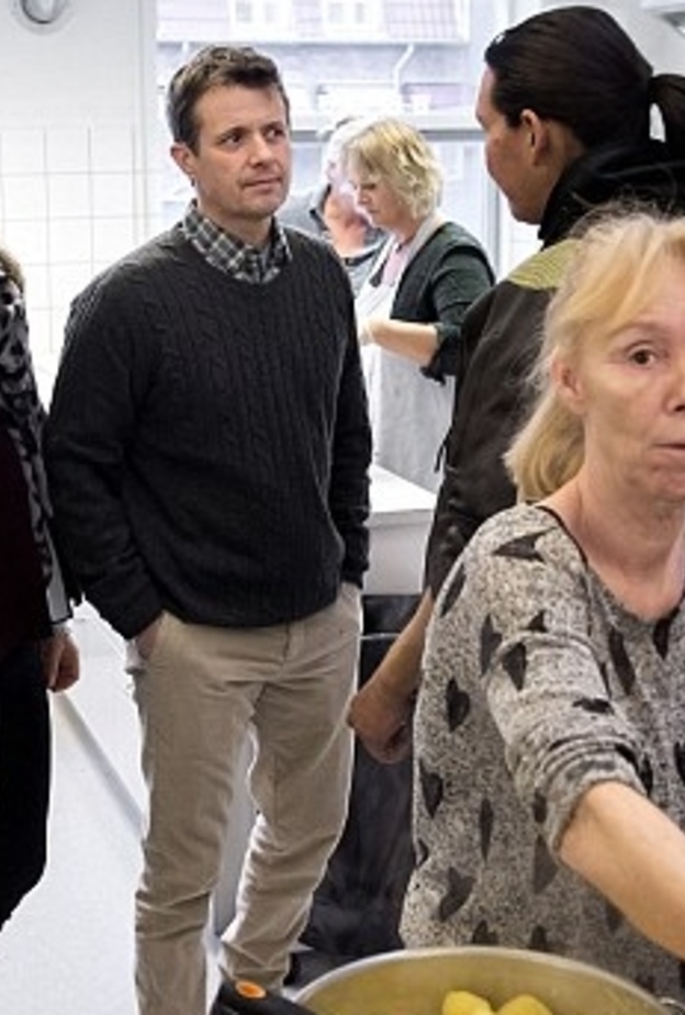 الأميرة ماري تزور مقهى للمشردين