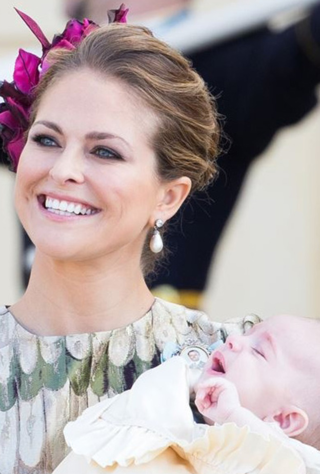 العائلة السويدية يحضرون تعميد الأمير نيكولاس