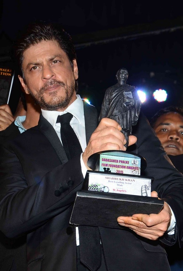 شاروخان أدواري لم ترتقي لنيل الجائزة الوطنية