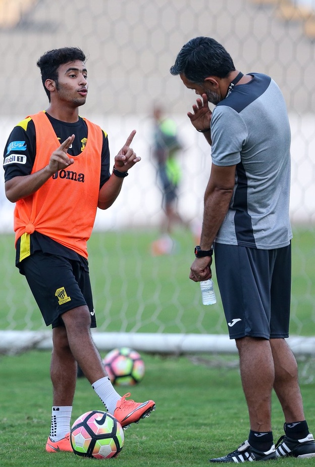 الاتحاد يحفز لاعبيه للفوز بالكلاسيكو السعودي