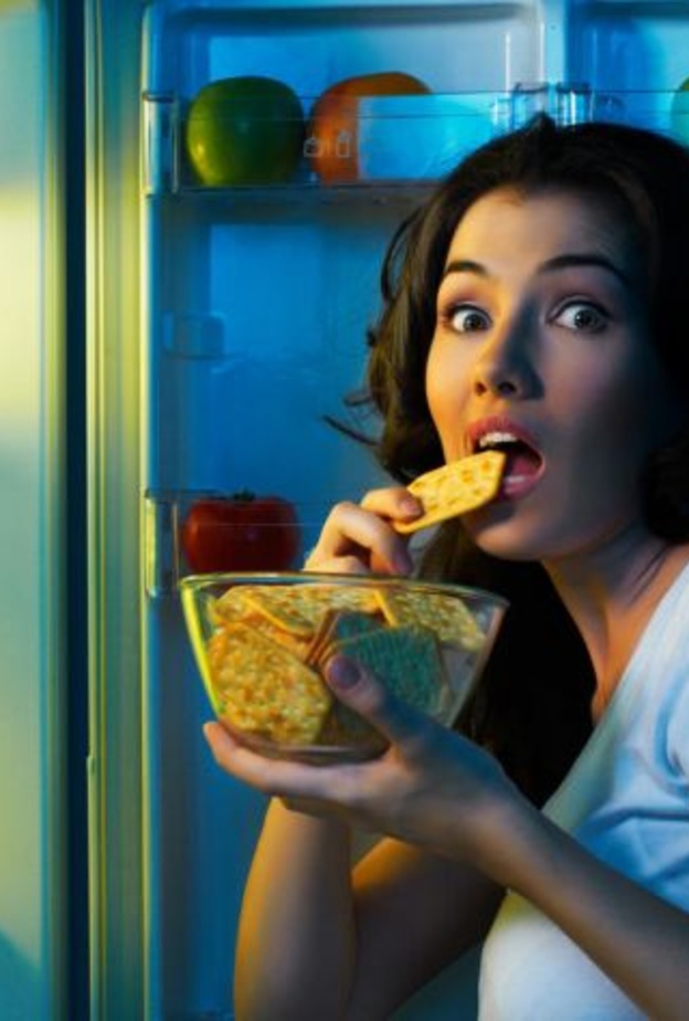 الاكل ليلا احد اسباب السمنه