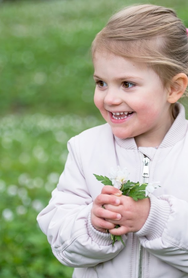 الاميرة استيل Princess Estelle تتلقى دروسا في الباليه