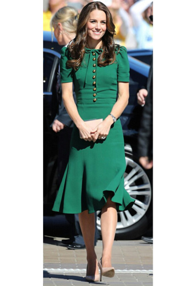 الاميرة كيت ميدلتون kate Middleton  مشعة بالوان الزيتي