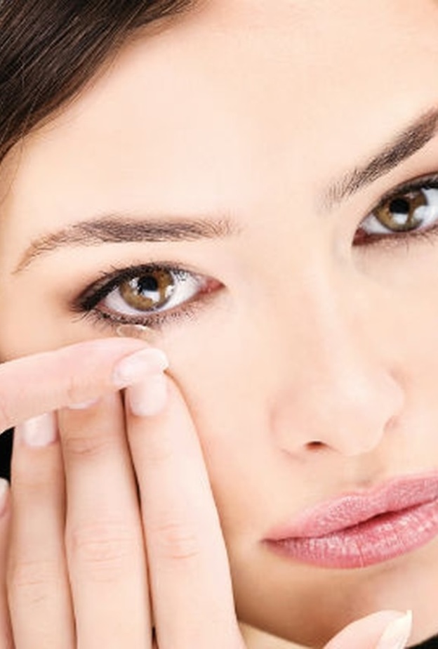 جربي العدسات قبل اسبوع من الزفاف.. ولا تفاجئي عريسك بها