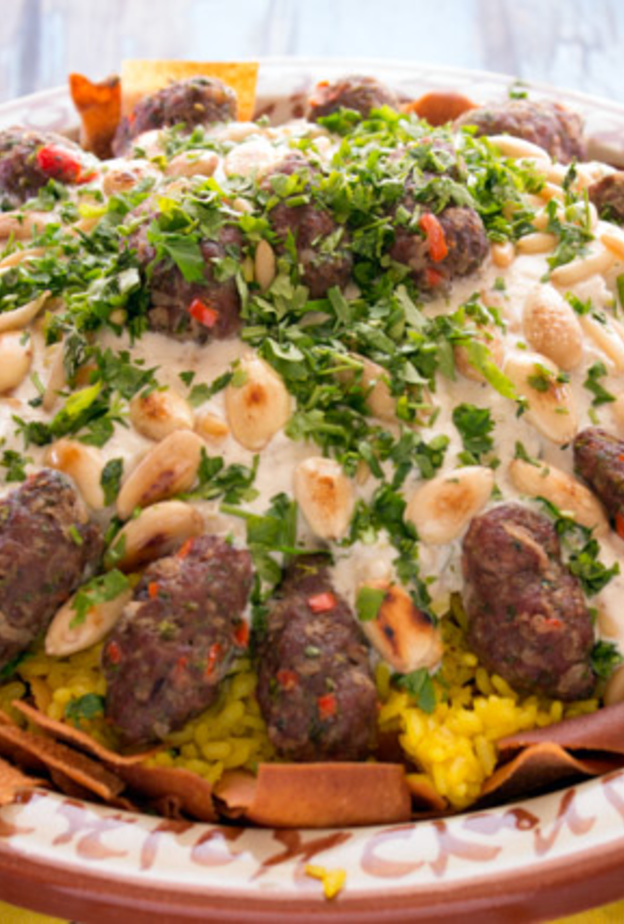 التركيز على الاطباق الرئيسيه و تقليل كميات المقبلات يحد من الاسراف