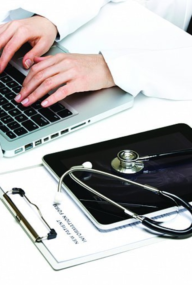 التواصل بشكل إلكتروني كامل بين المرضى والأطباء عبر الموقع