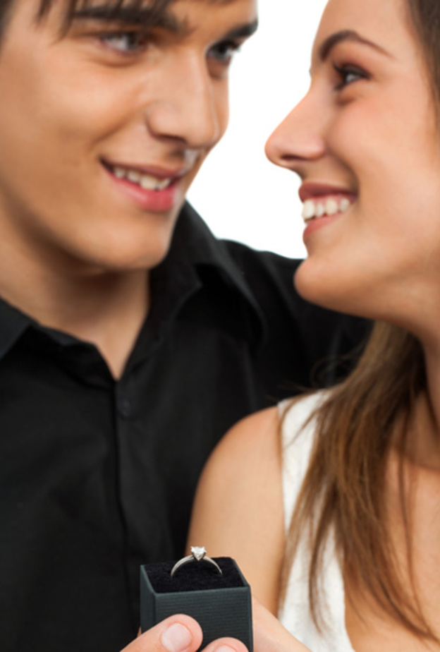 طرق خفية تخبرين بها خطيبك عن خاتمك المفضل