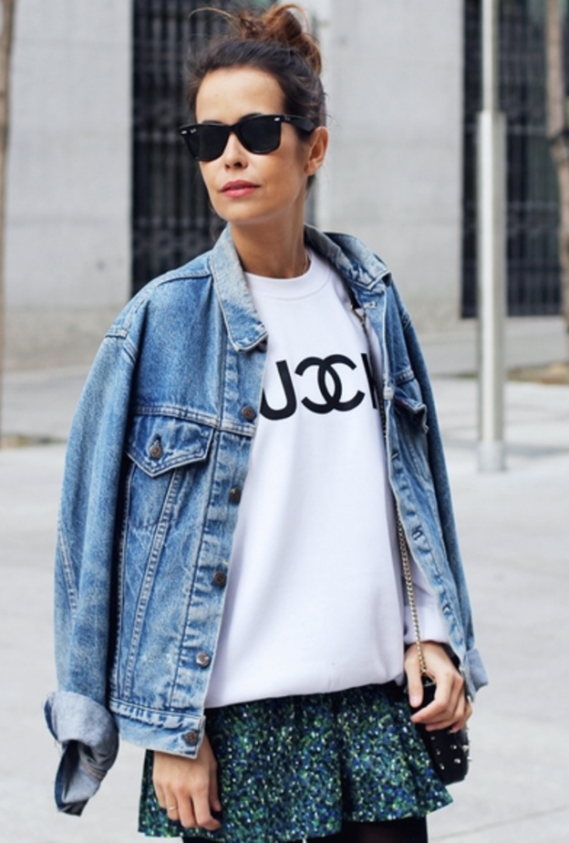 الجاكيت الجينز منسّق مع التّنورة المعرّقة لستايل مختلف