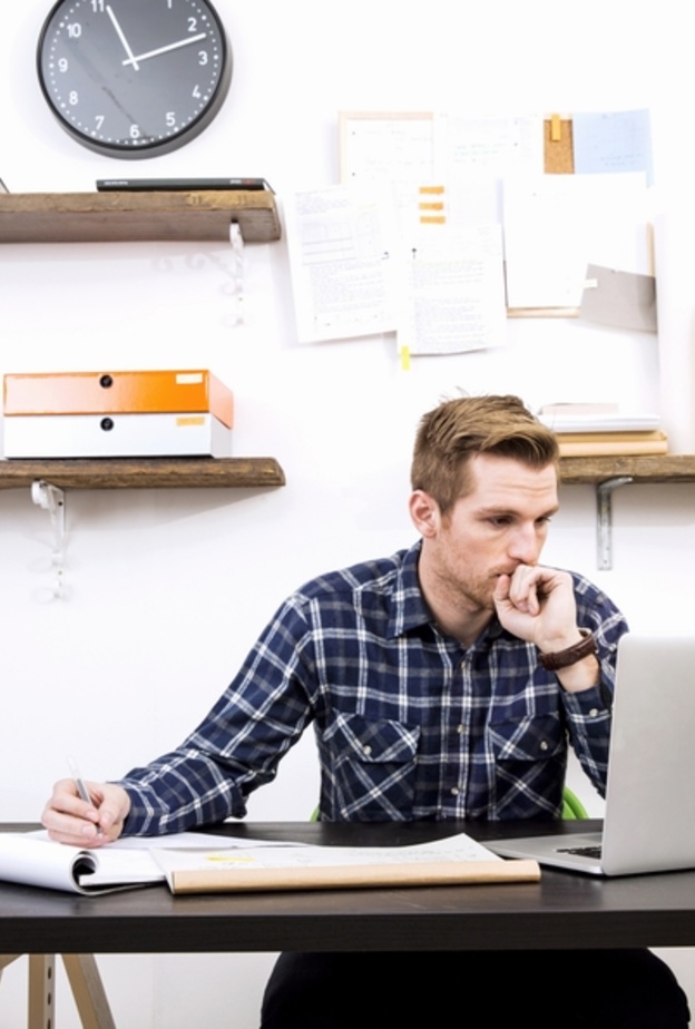 الجلوس يحرق سعرات حرارية اكثر من الوقوف