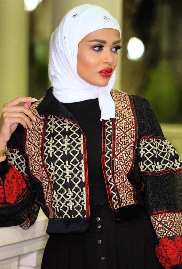 الجميلة مرمر تعشق اناقة الحجاب الابيض