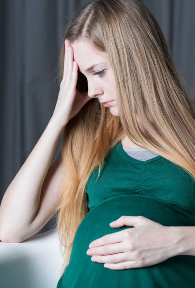 الجنين يشعر بحزن امه داخل الرحم 