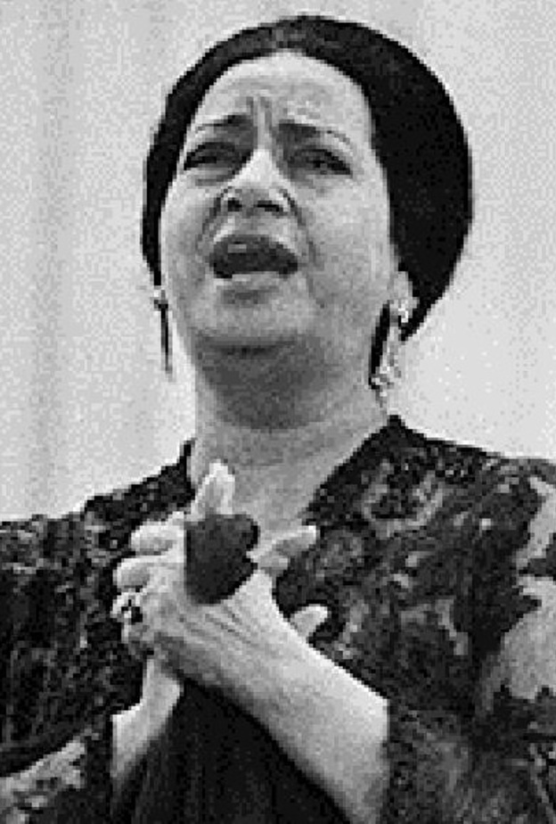 محمد فؤاد يقدم تكبيرات العيد