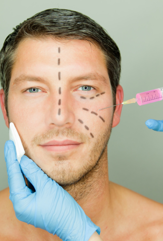 سعوديون يزاحمون النساء على عيادات التجميل