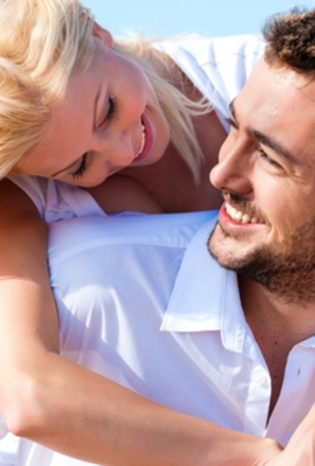 العفوية صفة الرجل الناجح في علاقته الحميمة