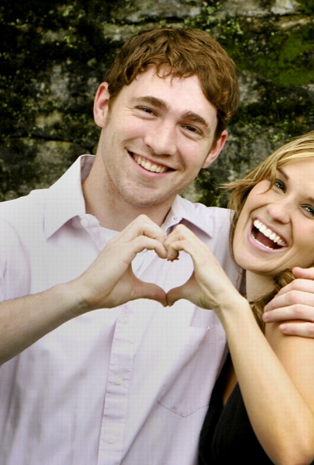 الرجل يميل الى الفتاة المرحة اكثر من المرأة الجميلة