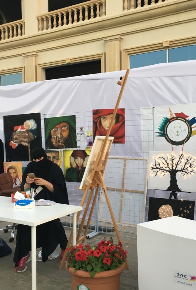 الرسامات السعوديات أثبتن وجودهن 