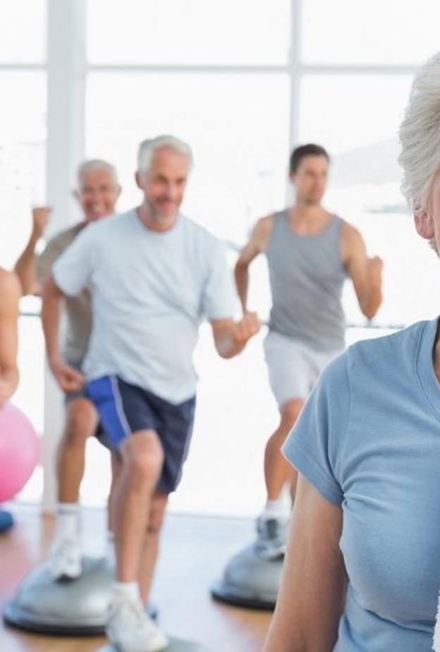 الرياضة تساعد كبار السن على تحمل الألم