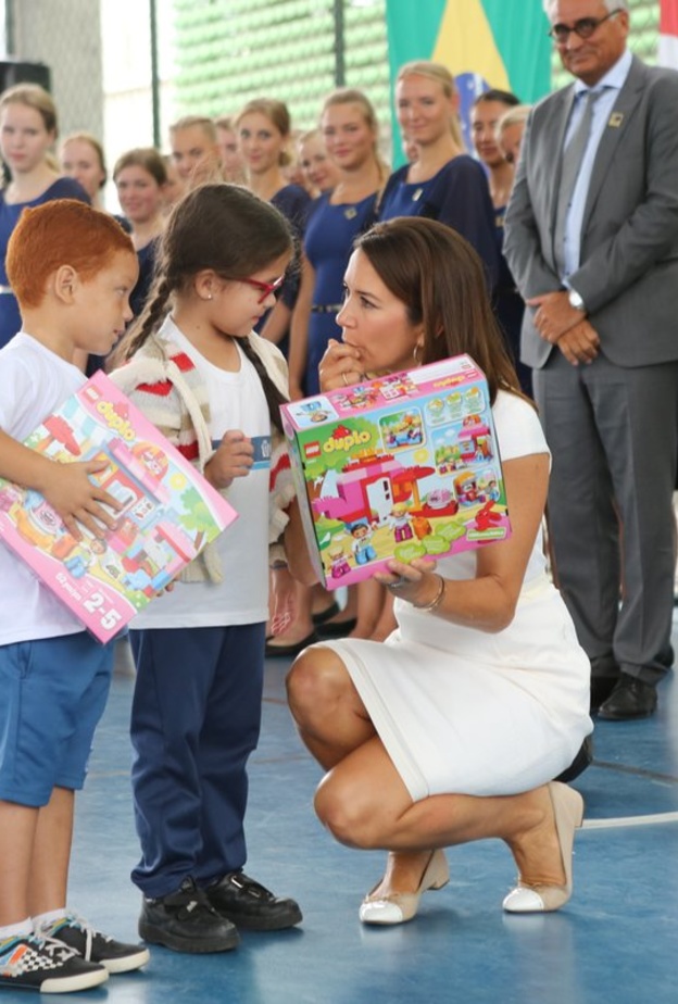 الصحافة تنتقد الأميرة ماري لتقديمها ألعاب الليغو هدية لأطفال البرازيل
