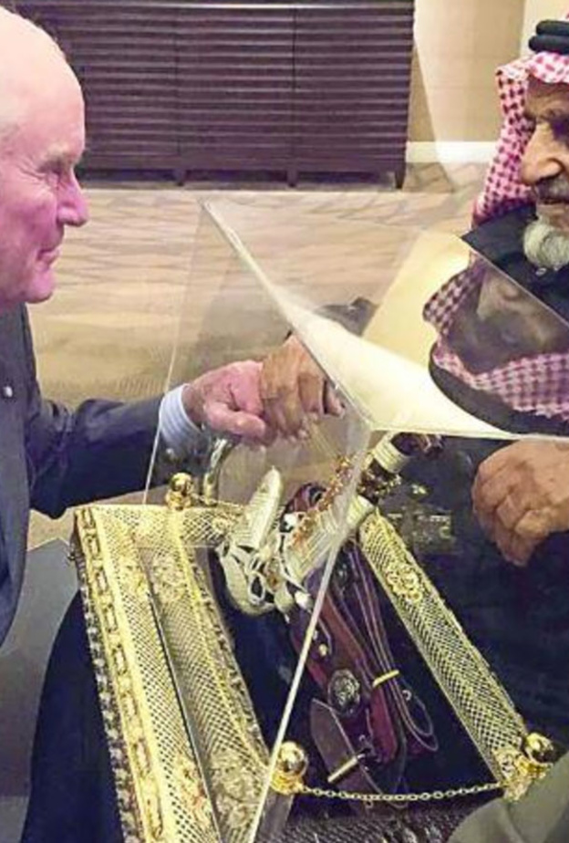 الصديقان بعد اللقاء 