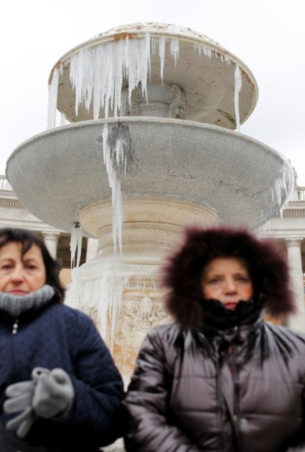 الصقيع يقتل العشرات في أوروبا والحرارة 30 تحت الصفر