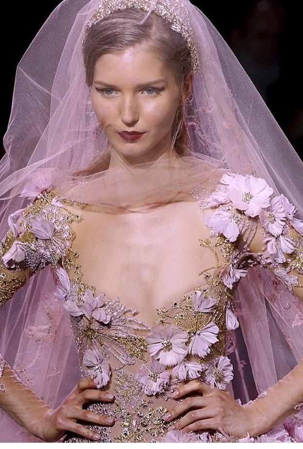 اكسسوار الرأس من التول واللؤلؤ 