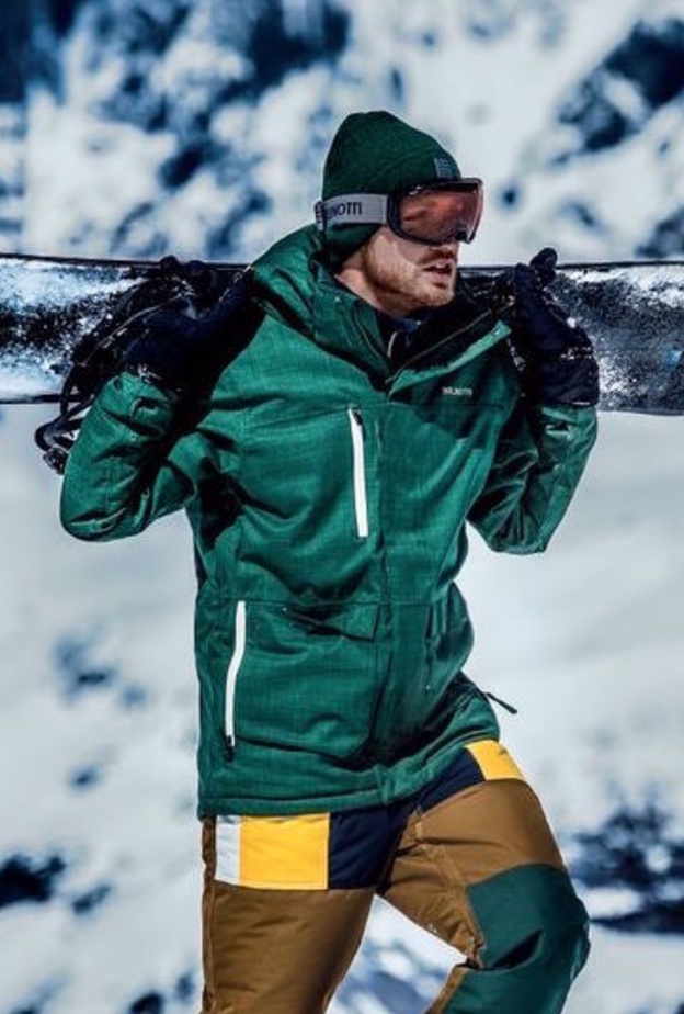 جاكيت ملون مع بنطلون سادة مناسب للتزلج