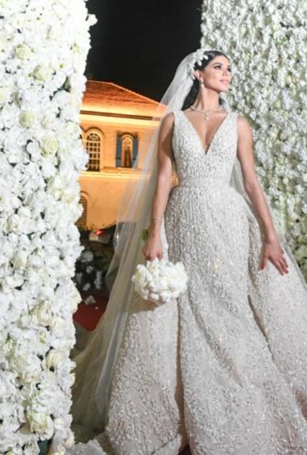 ريما فقيه ضيفة برنامج هيدا حكي مع عادل كرم في فستان اخضر متوهج