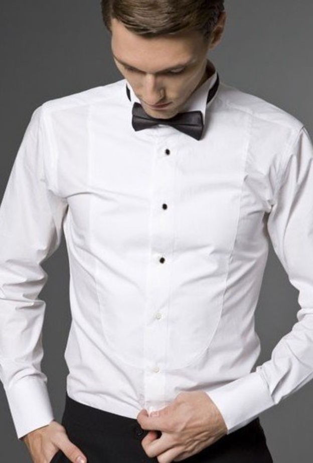 اختر الوان ازرار القميص بحيث تتناسب مع لون بدلة العريس