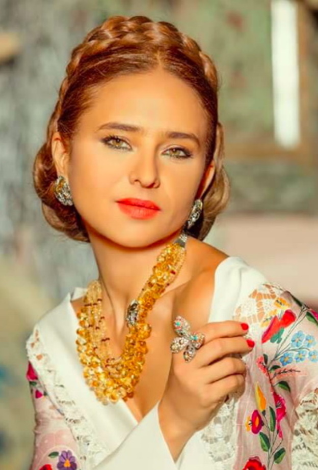  نيللي كريم في اطلالة شرقية لافتة