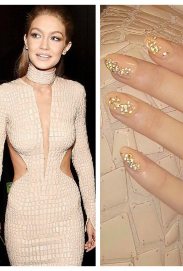 جيجي حديد وأظافر باهظة في حفل American Music Awards