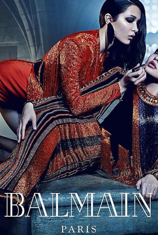 الأختان بيلا حديد وجيجي حديد في الإعلان نفسه لدار بالمان