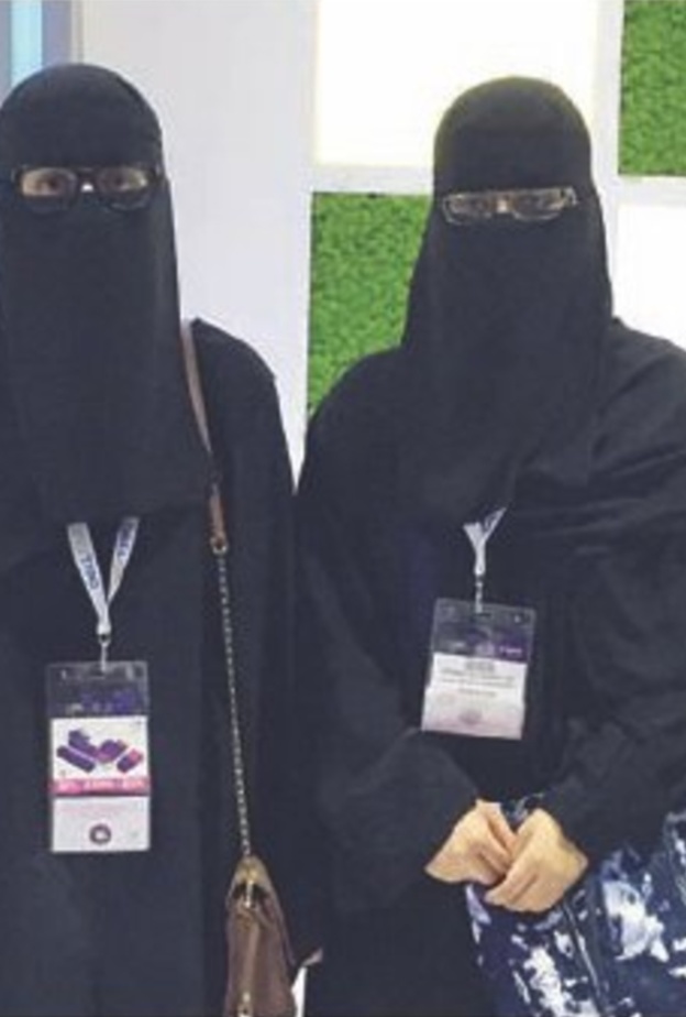 الطالبات الفائزات في المسابقة